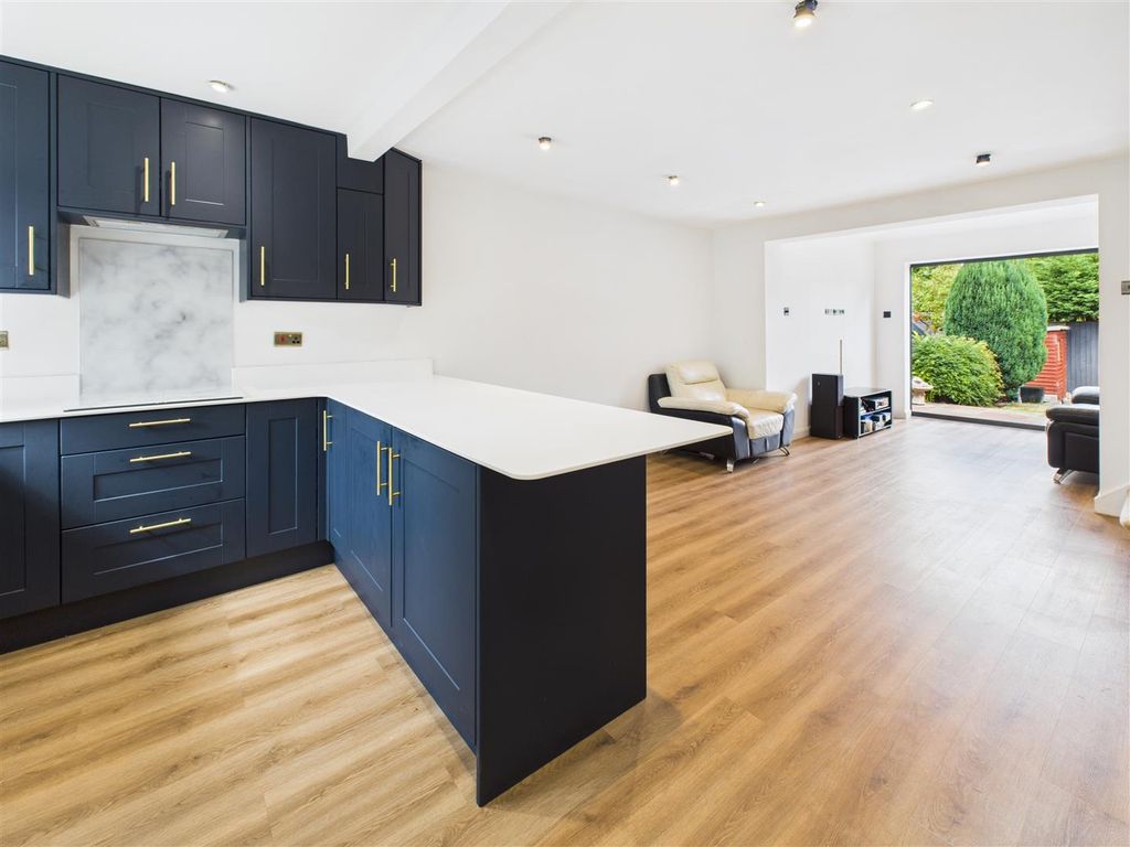 Property photo 3 of 12 Kitchen