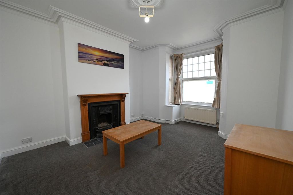 Property photo 2 of 21 Living Room1.Jpg