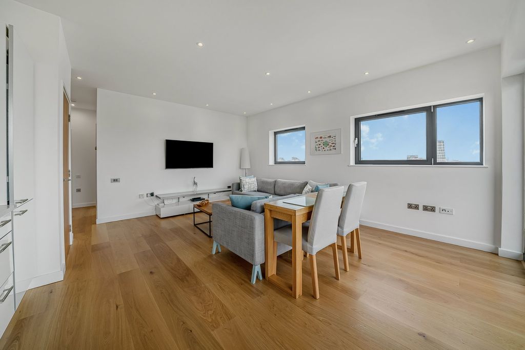 Property photo 3 of 23