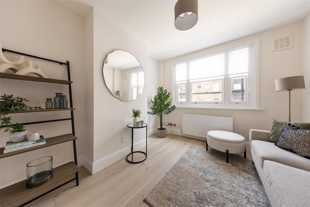 Property photo 2 of 27 Beulah Road, E17