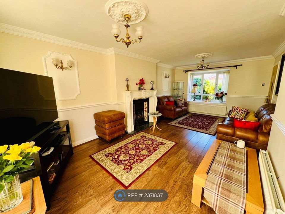 Property photo 3 of 30 Living Room