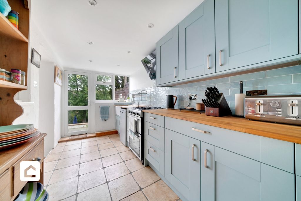Property photo 2 of 19 2