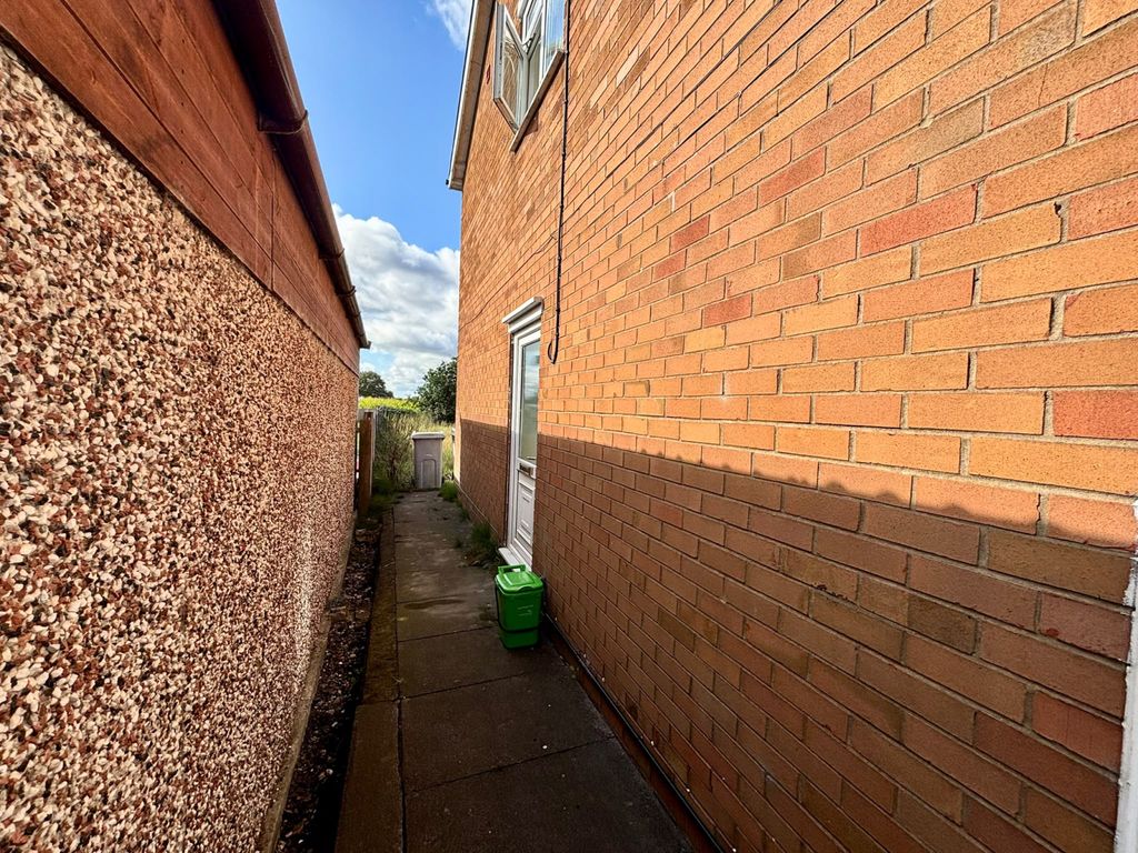 Property photo 2 of 10 Entrance