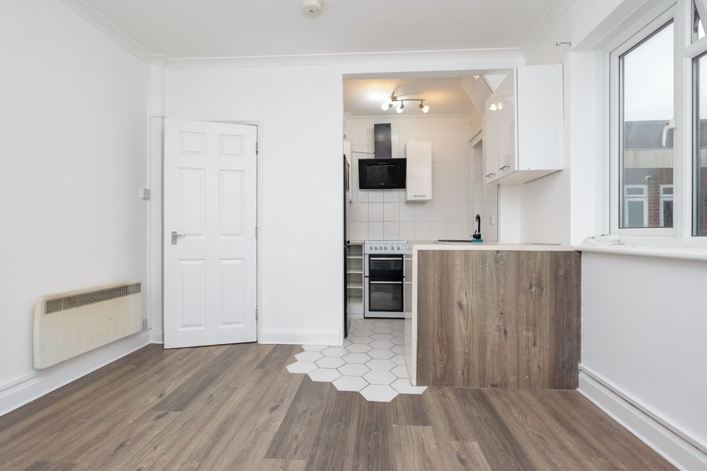 Property photo 3 of 12 20251114-R6M_9046