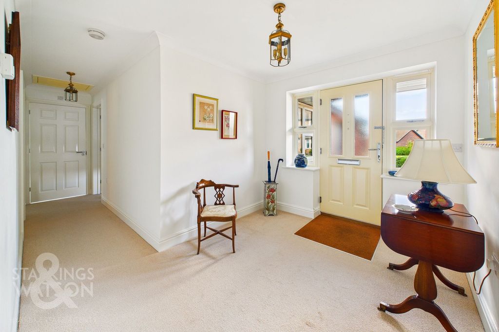 Property photo 2 of 27