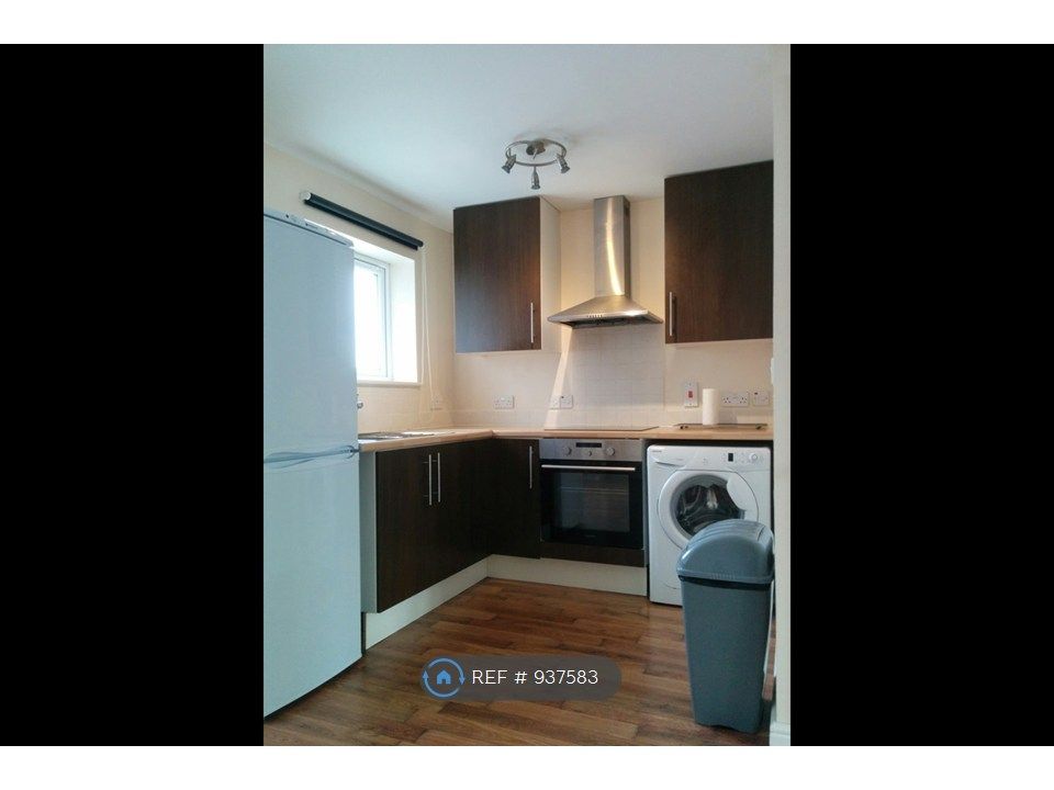 Property photo 1 of 5 Kitchen / Living
