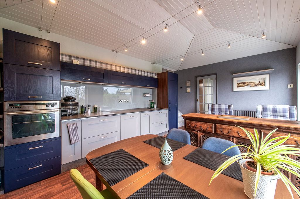 Property photo 1 of 40 Picture No. 21