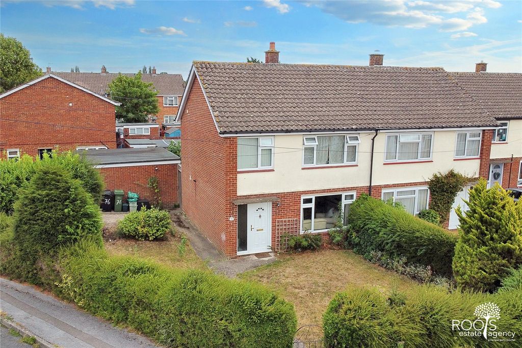 Property photo 1 of 16 Corner Plot