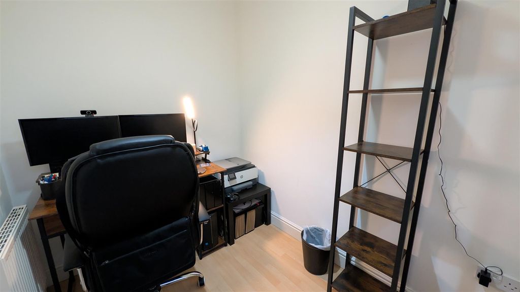 Property photo 2 of 19 Bedroom 4 / Study