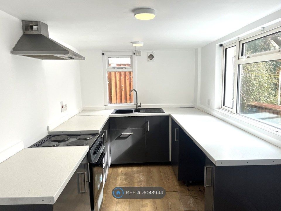 Property photo 2 of 8 Kitchen