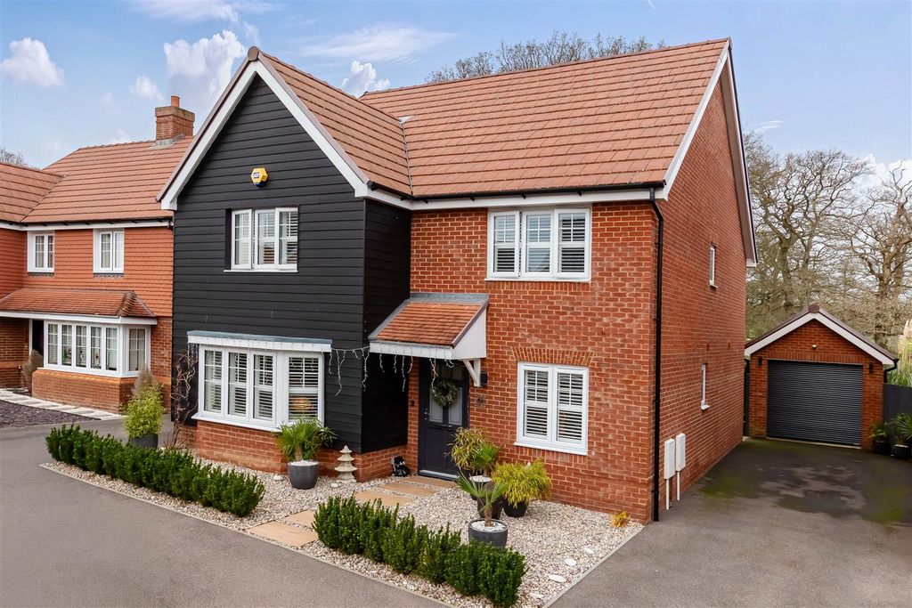 Property photo 1 of 23 Water Lily Way_24.Jpg