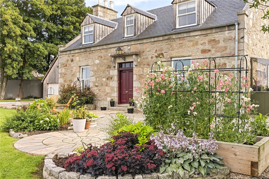 Property photo 2 of 42 Cairnton House