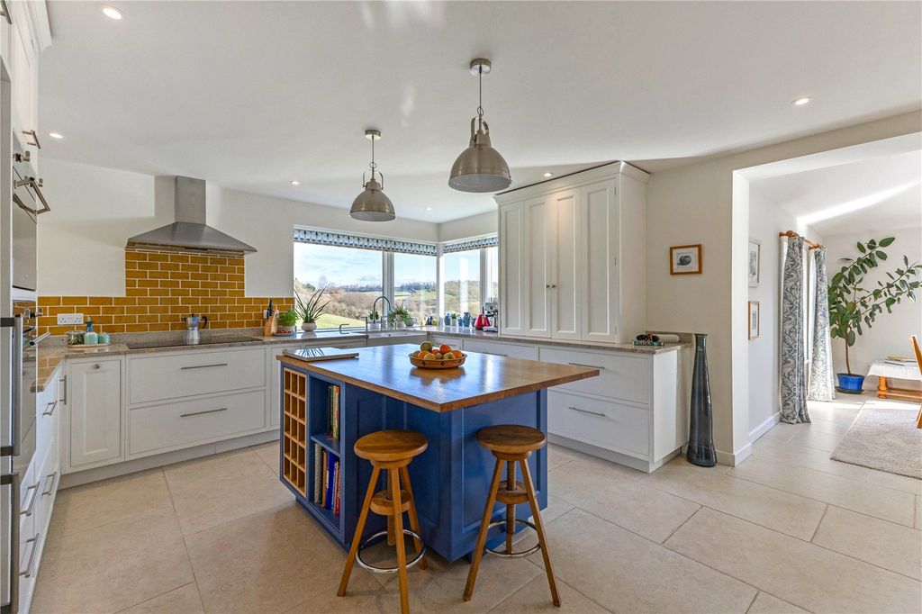 Property photo 3 of 34 Kitchen
