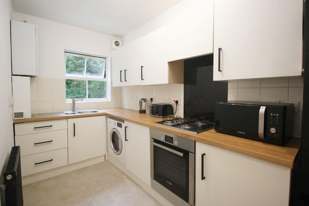 Property photo 2 of 9 Kitchen.Jpg