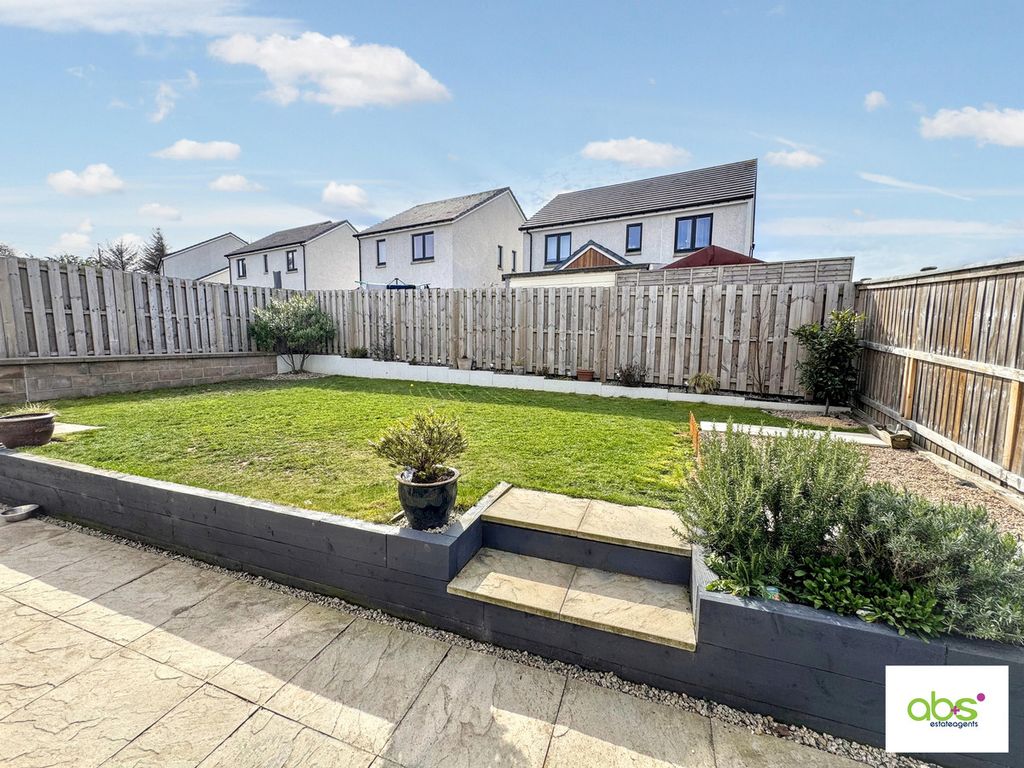 Property photo 2 of 25