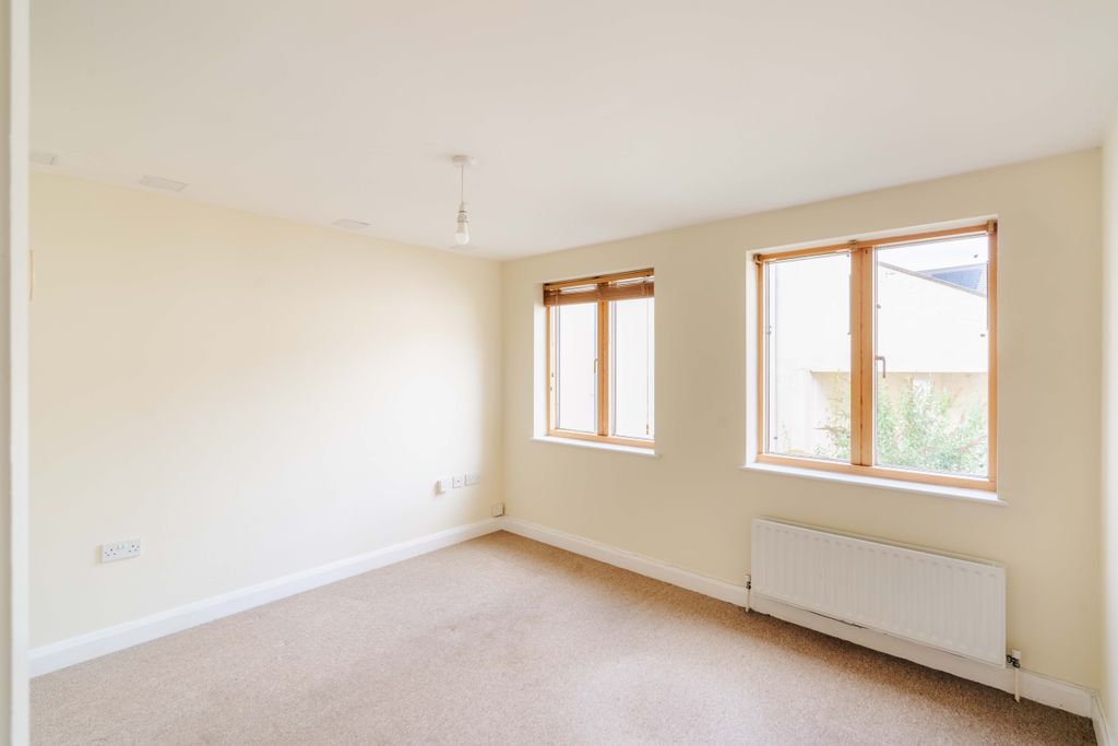 Property photo 2 of 12 1