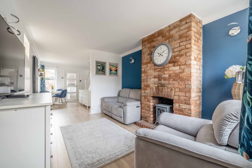 Property photo 2 of 17