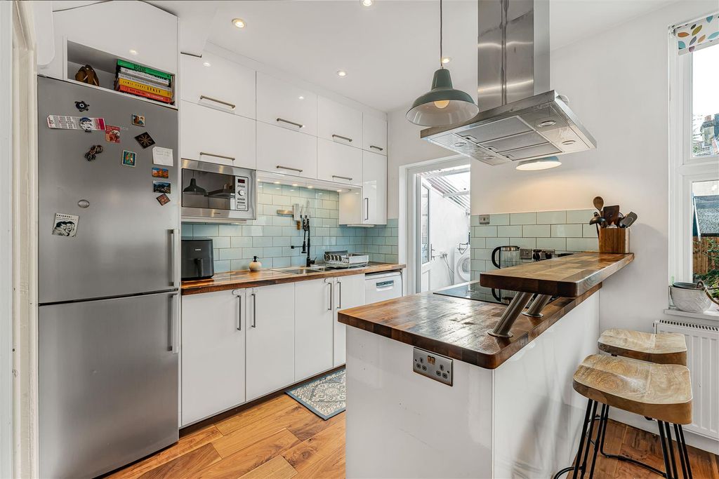 Property photo 3 of 26 11