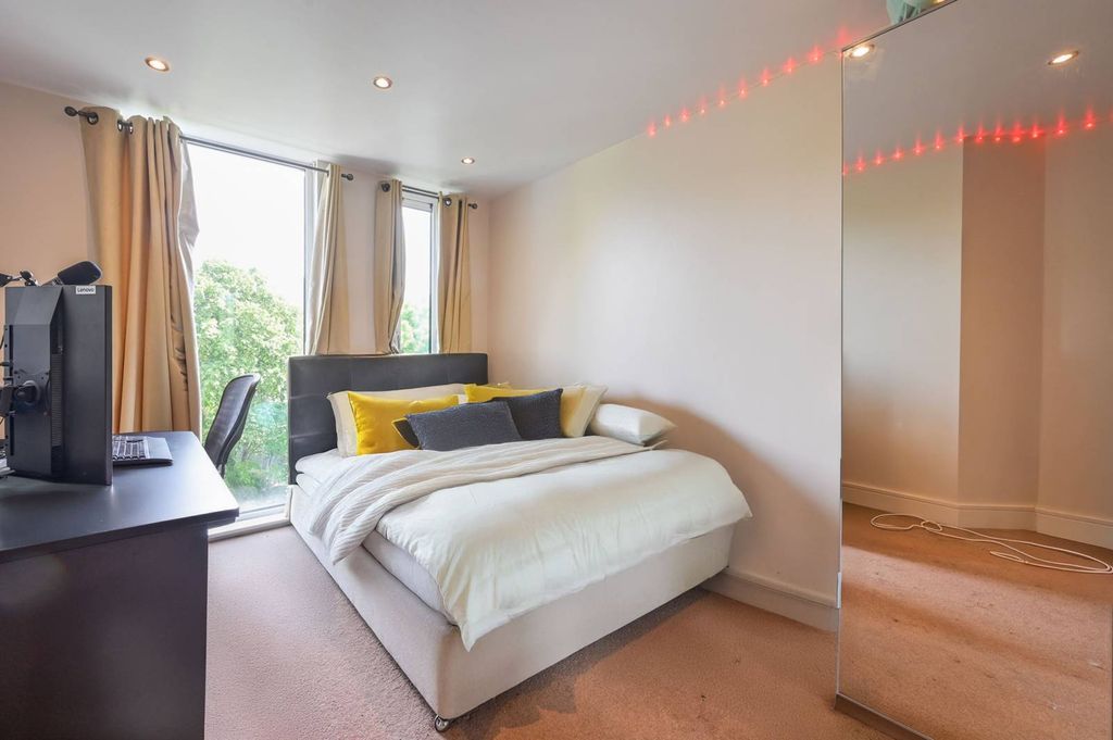 Property photo 3 of 9