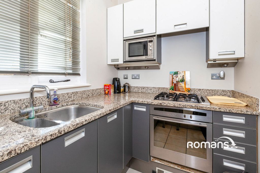 Property photo 3 of 10 Photo