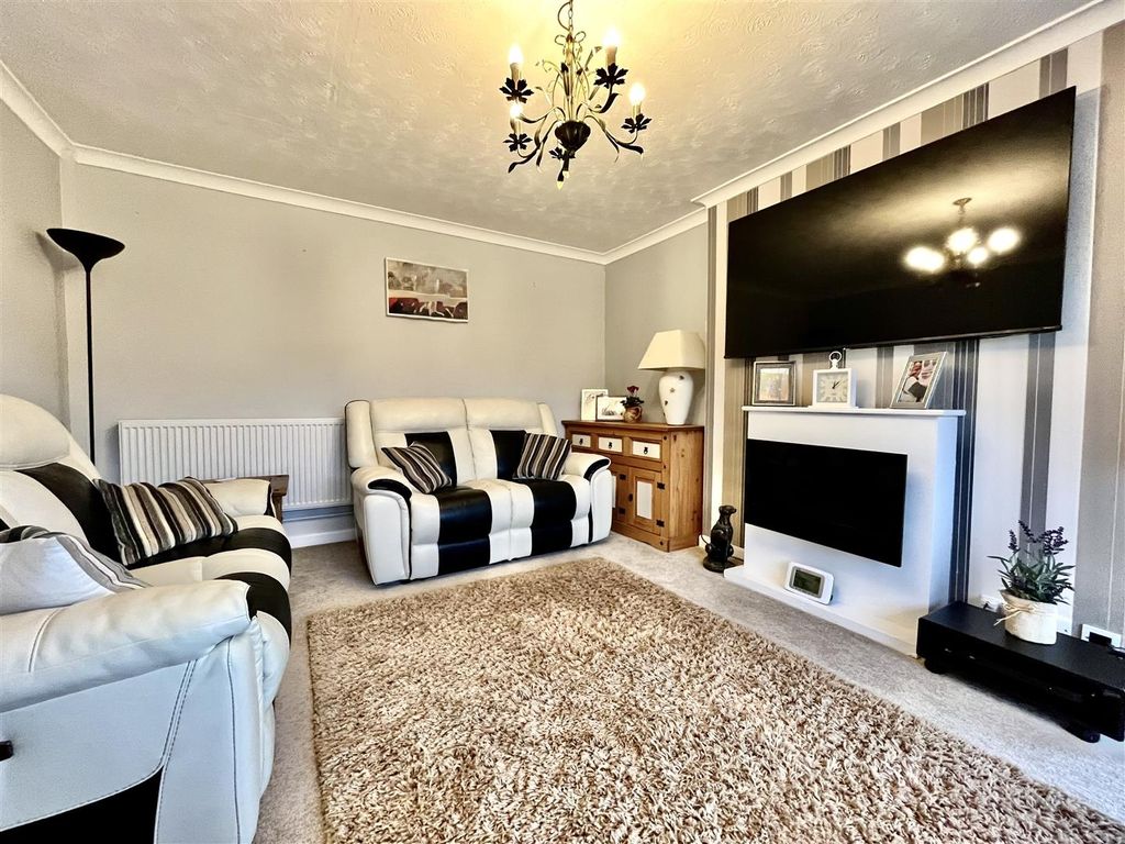 Property photo 2 of 32