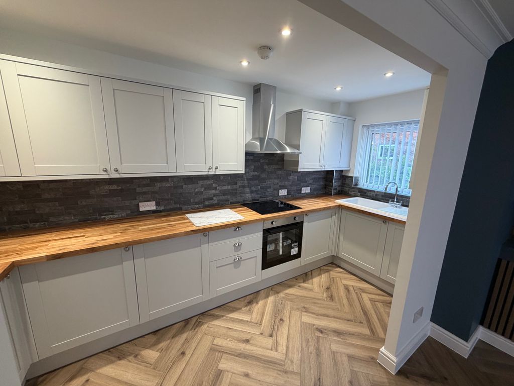 Property photo 3 of 5 Kitchen