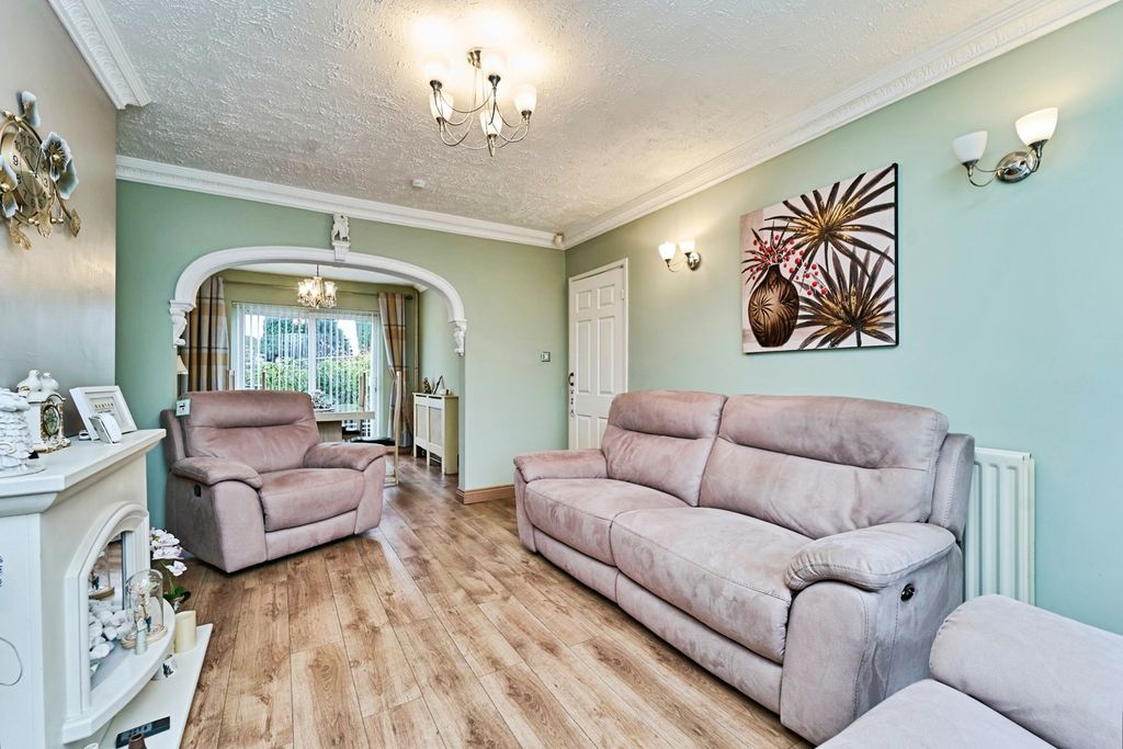 Property photo 3 of 17 Photo