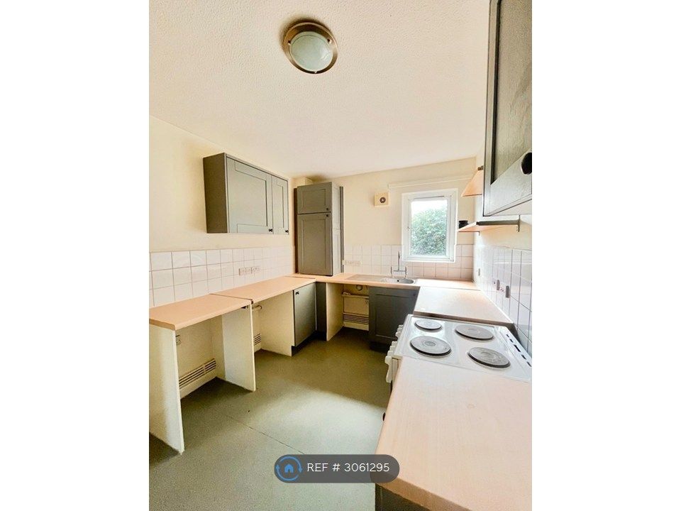 Property photo 2 of 10 Kitchen 2