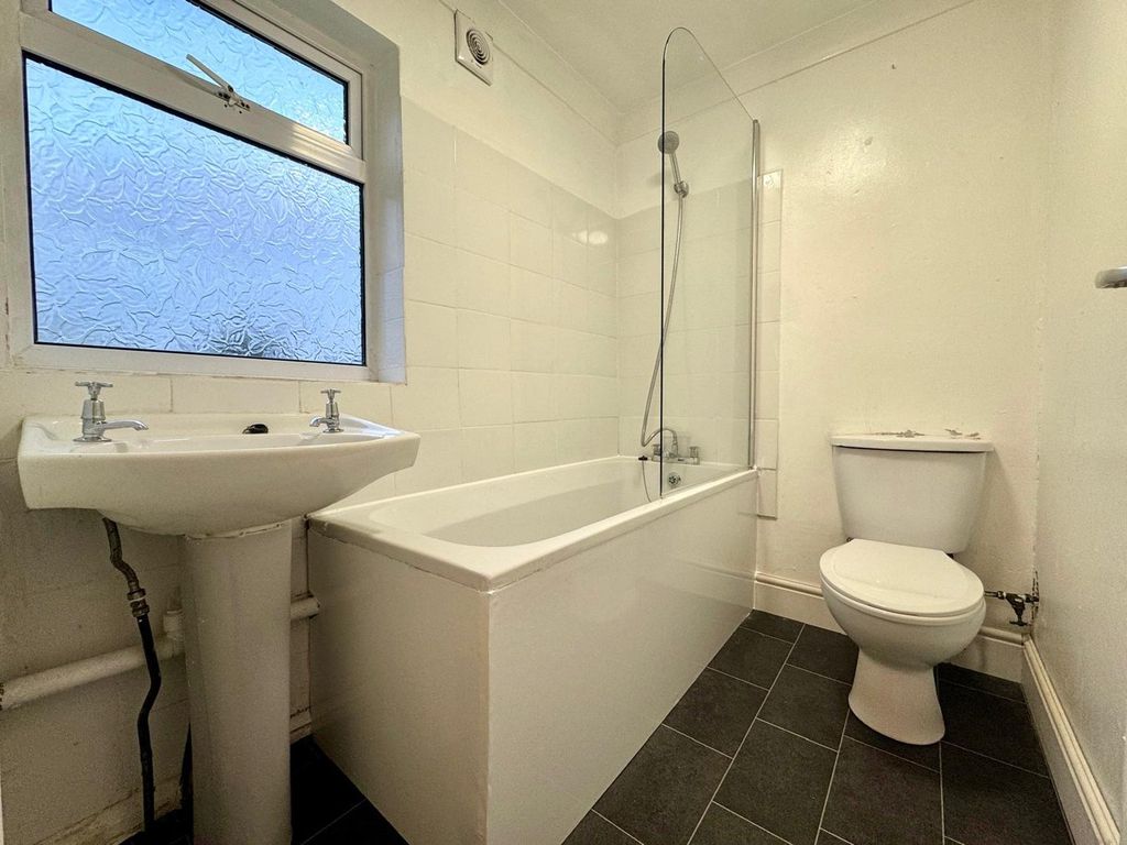 Property photo 2 of 5 Bathroom