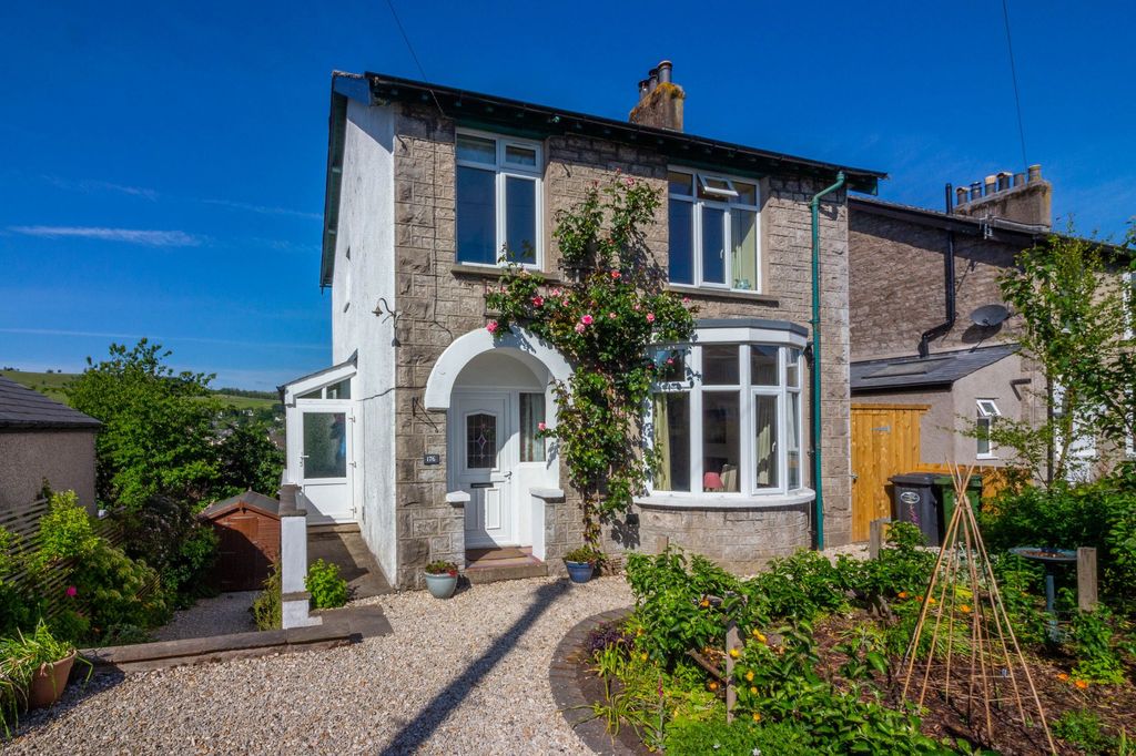 Property photo 1 of 39