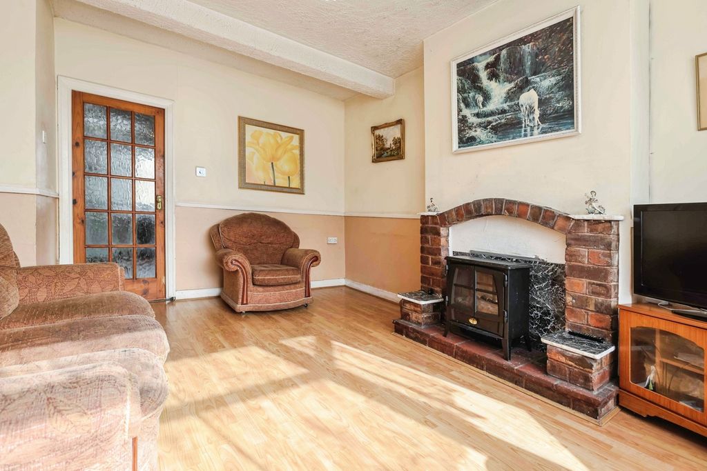 Property photo 3 of 18 Pbox-Img.Jpg