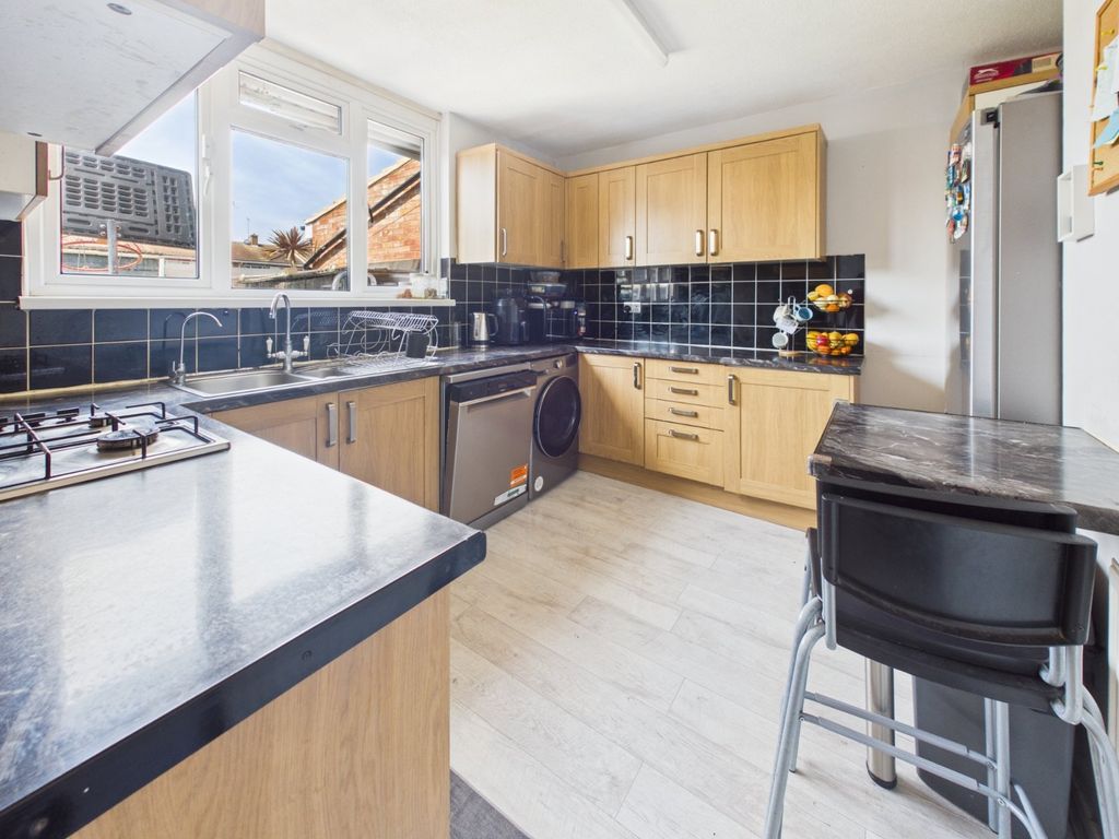 Property photo 2 of 10 Kitchen