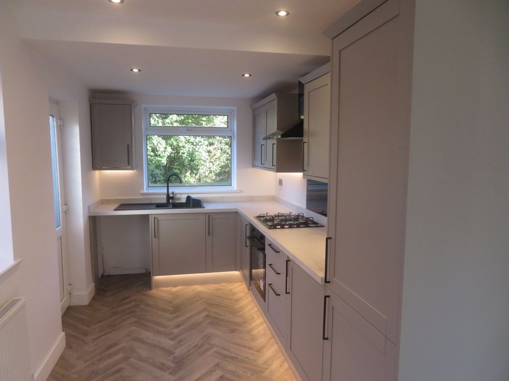 Property photo 1 of 8 Kitchen