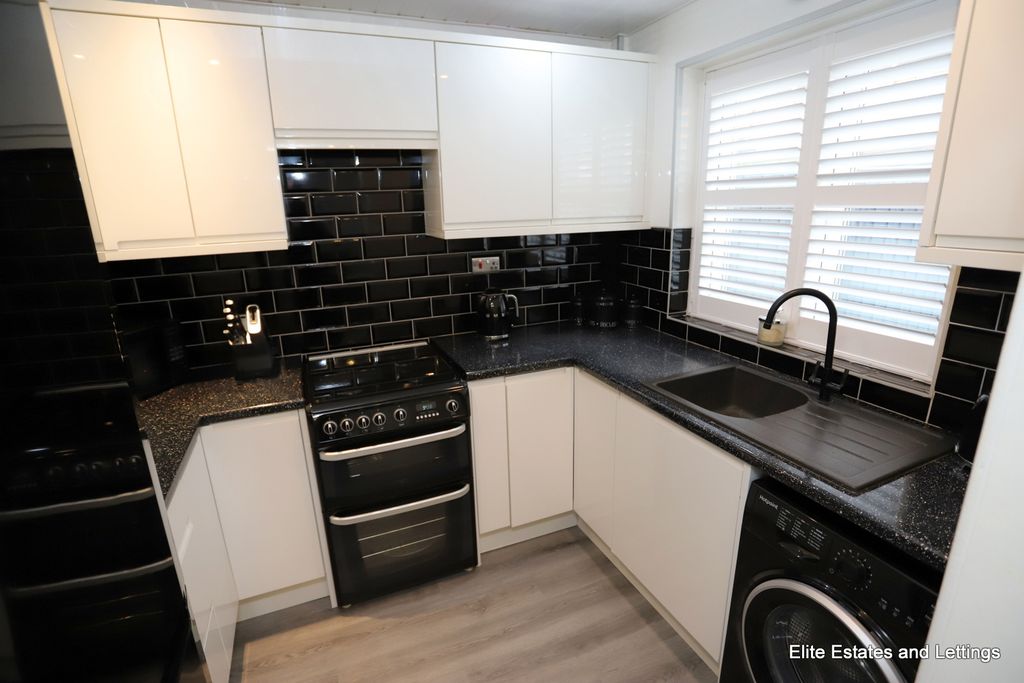 Property photo 3 of 17 03-Img_1630