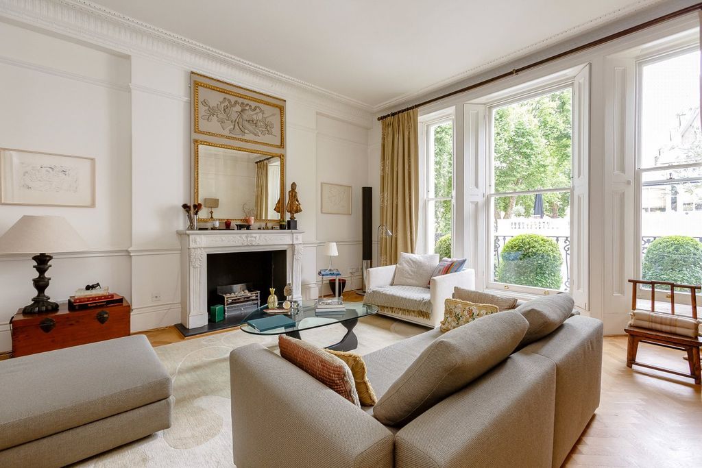 Property photo 2 of 16 Living Room