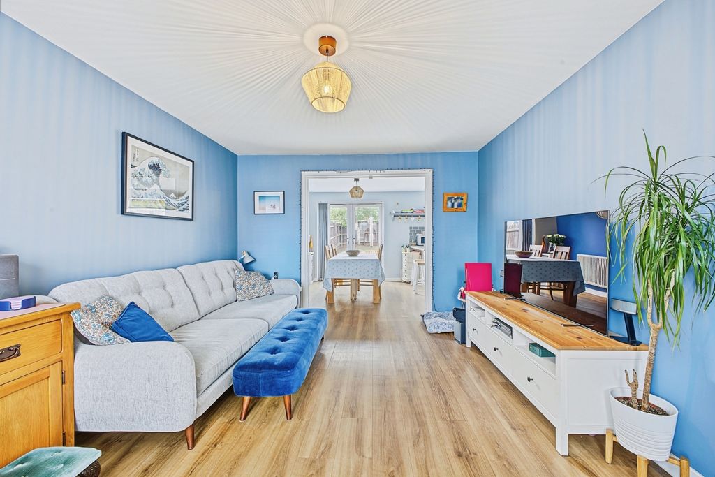 Property photo 3 of 19 Pbox-Img.Jpg