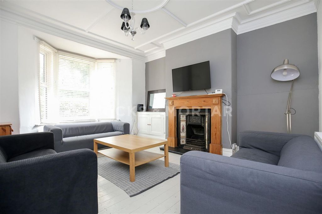 Property photo 2 of 15 1687Vrc2S063Sxexkrbmog.Jpg