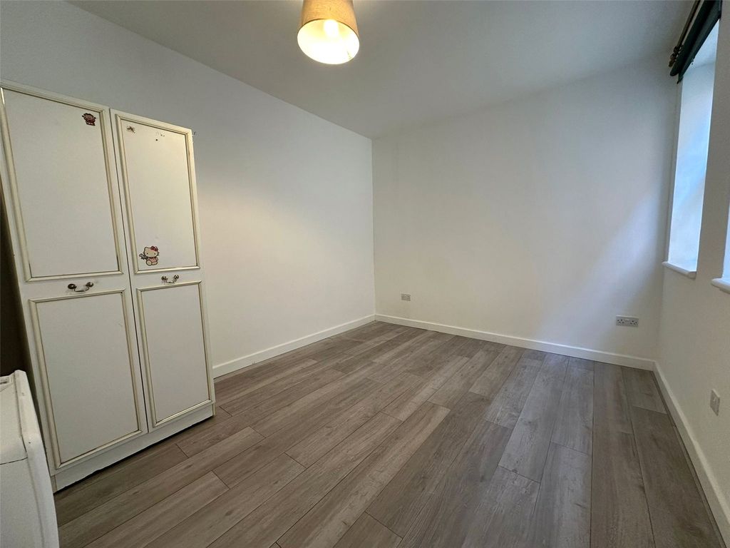 Property photo 3 of 6 Picture No. 11