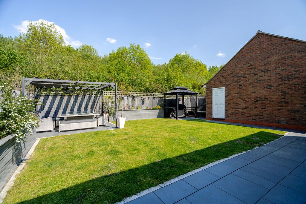 Property photo 2 of 43