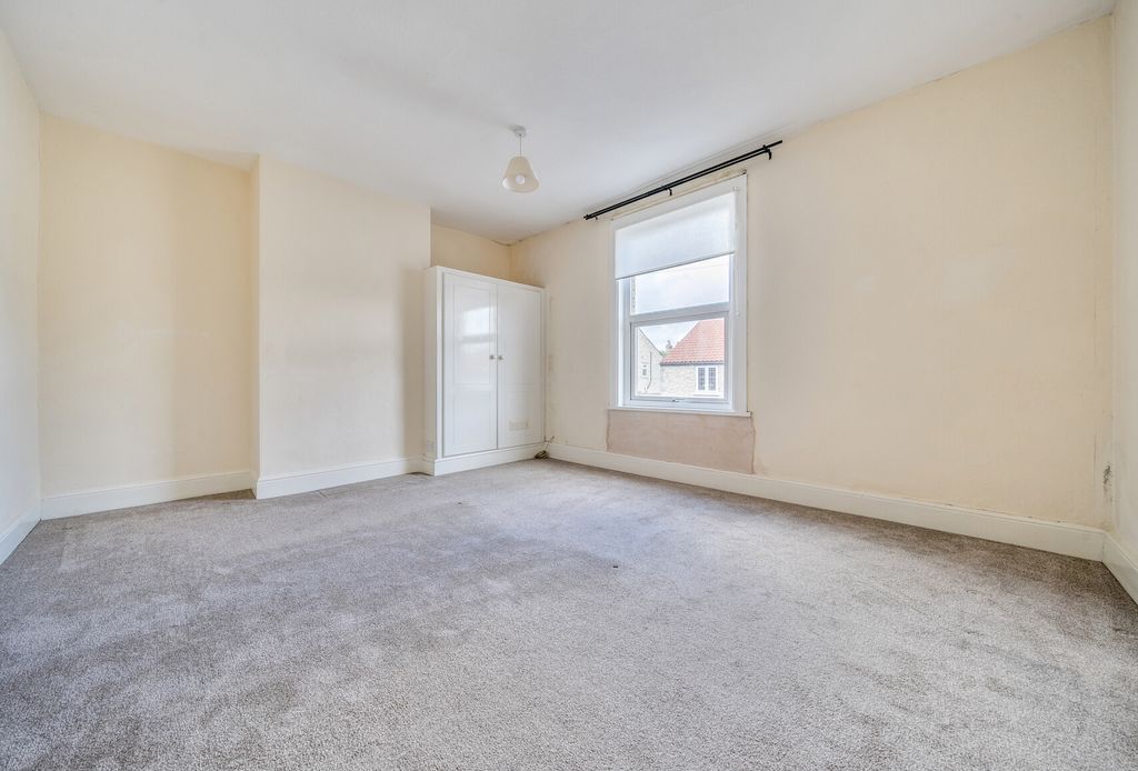Property photo 2 of 15 1349844-8-68B9694...