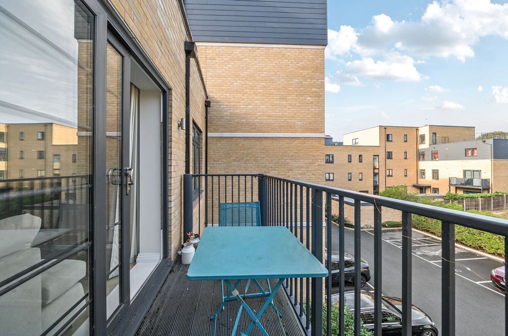 Property photo 3 of 8 1356832-2-6900956...