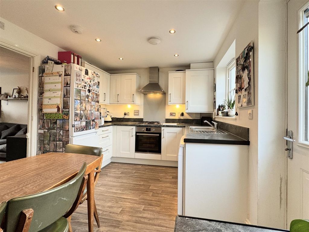 Property photo 3 of 25 Kitchen Diner