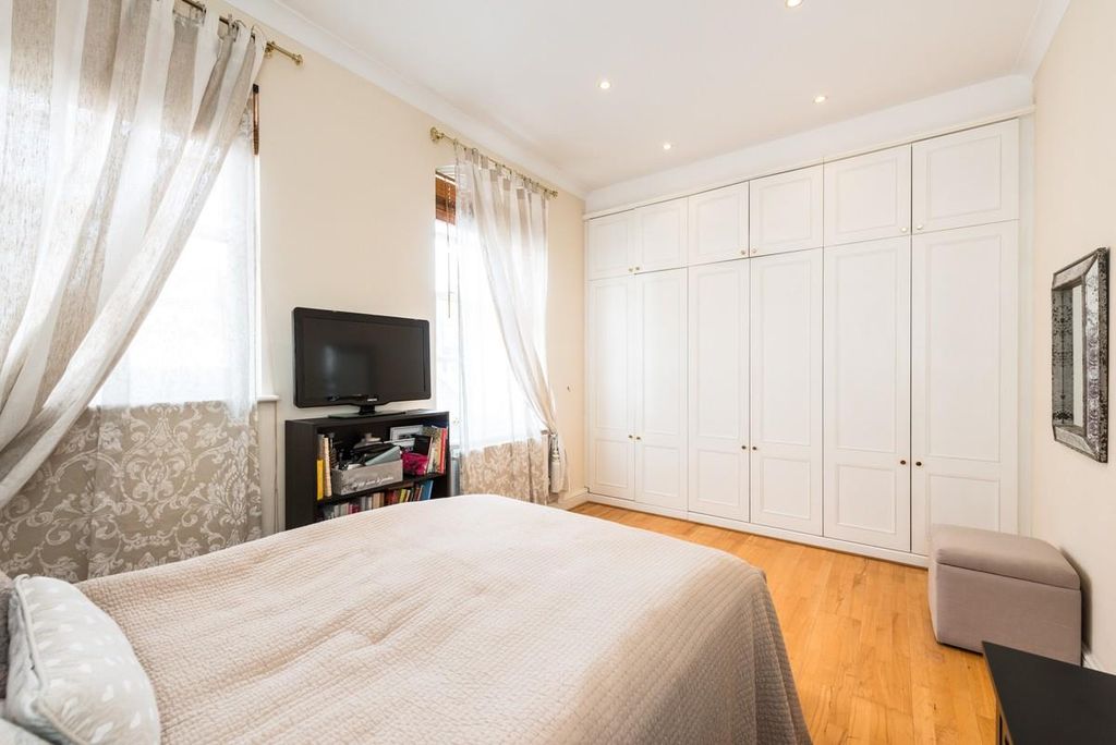 Property photo 3 of 10 1