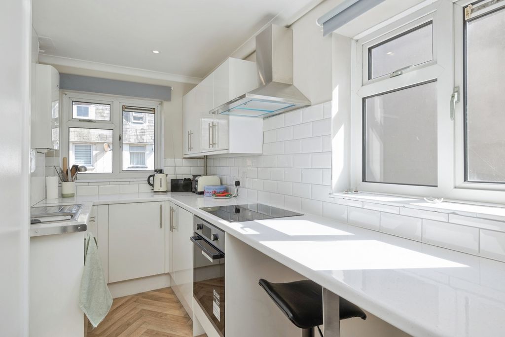 Property photo 3 of 5 Pbox-Img.Jpg