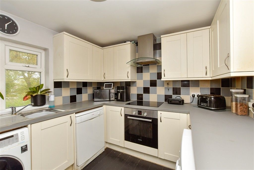 Property photo 3 of 8 Kitchen