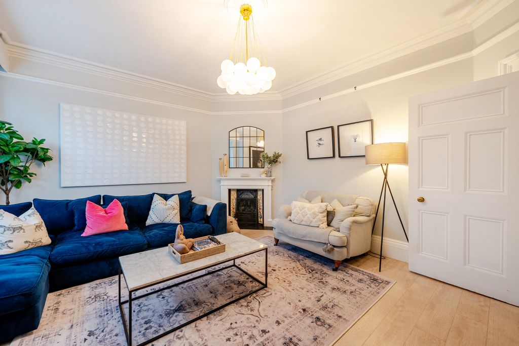 Property photo 2 of 33 Picture No. 34