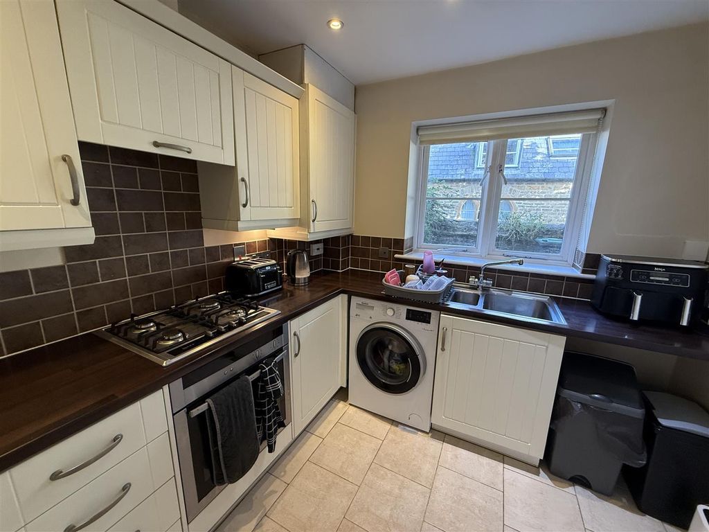 Property photo 2 of 14 Kitchen