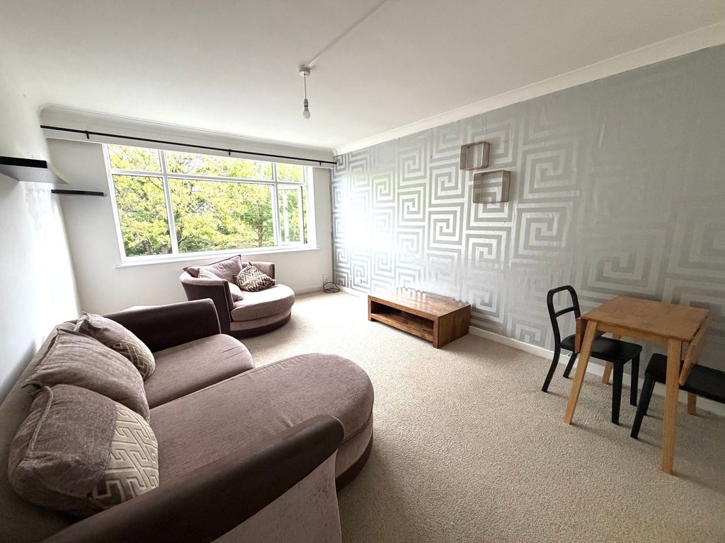 Property photo 2 of 7 Lounge