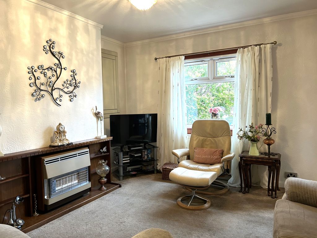 Property photo 2 of 11 Living Room