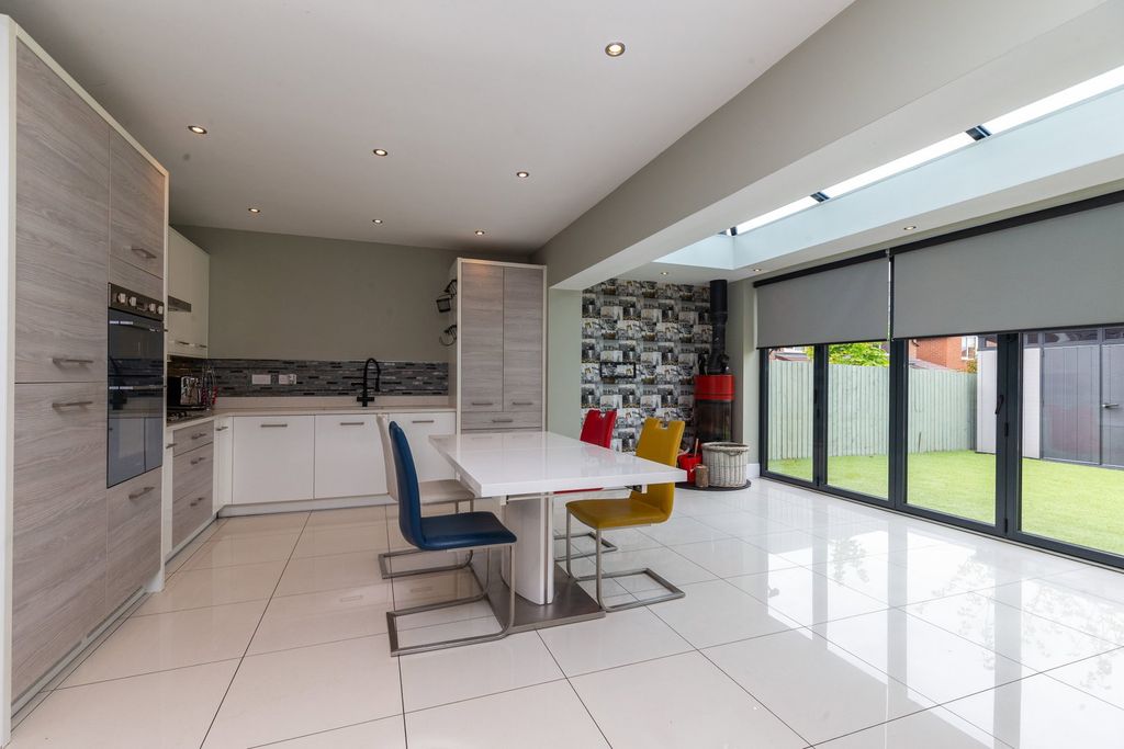 Property photo 2 of 33